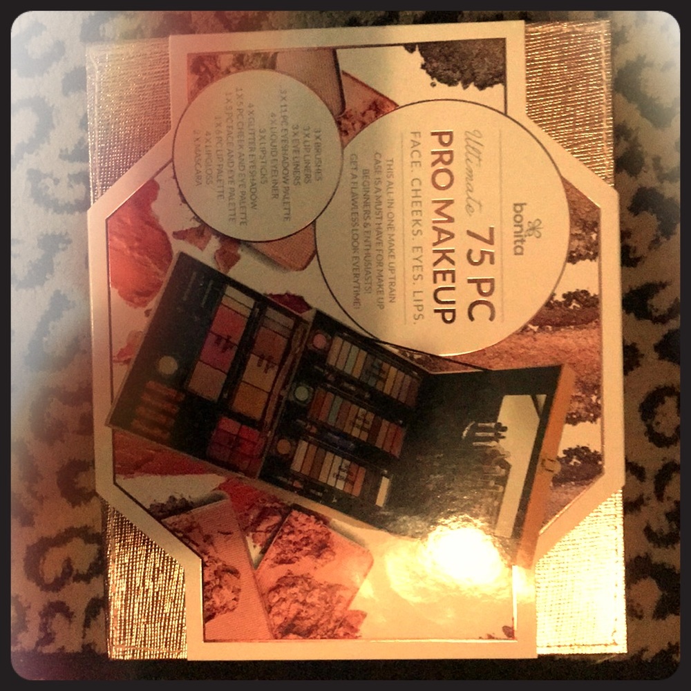 Brand New Make 75pc Make up Kit